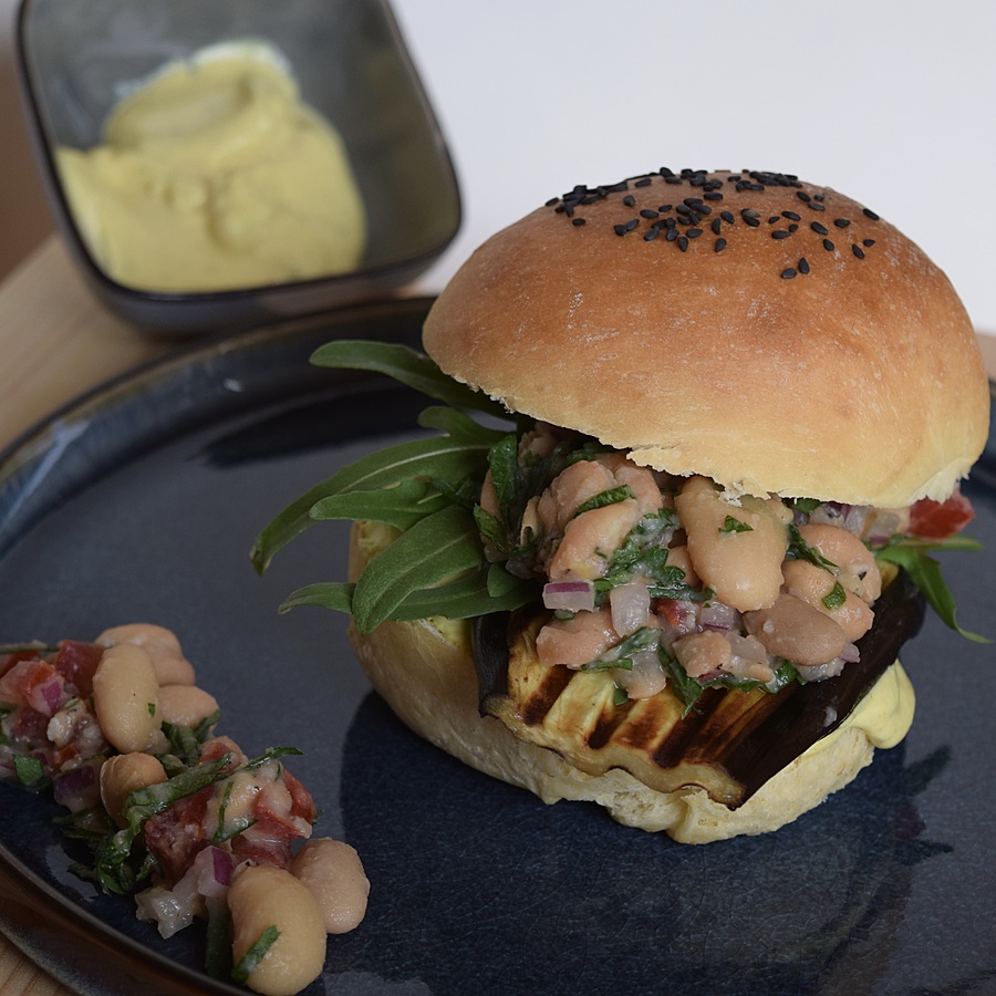 Auberginen-Burger mit Kurkuma-Creme und Bohnensalsa BEFFI KOCHT FÜR DICH!